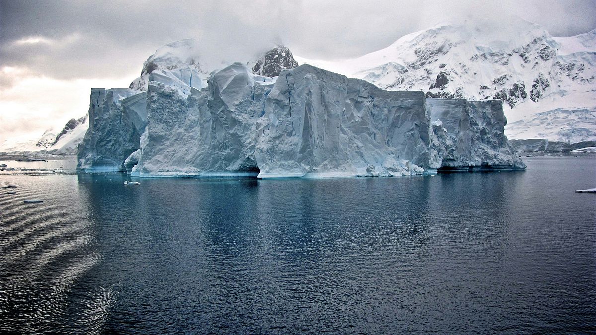 Un glacier géant de l'Antarctique fond, mais les scientifiques ont trouvé un moyen d'épaissir la glace de mer de l'Arctique