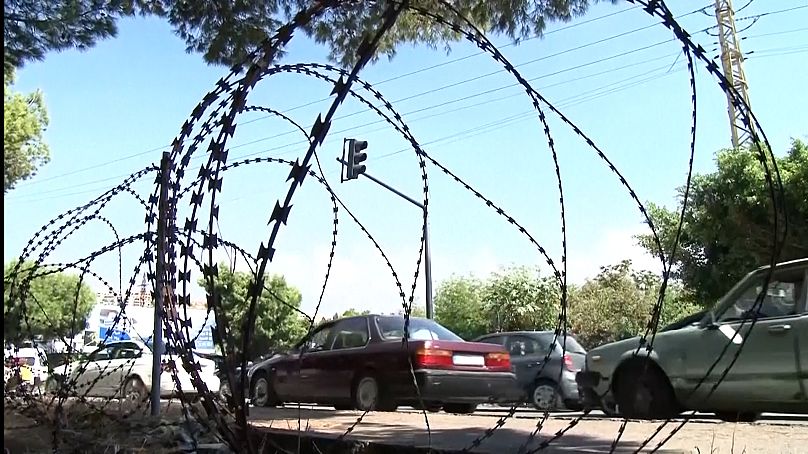 عبور خودروها به سوی بیروت 