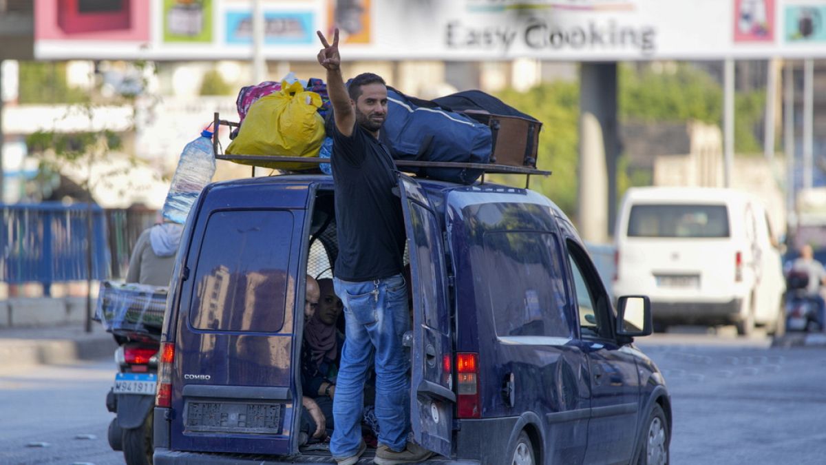 تحذير من حزب الله للبنانيين: لا تفتحوا الباركود!