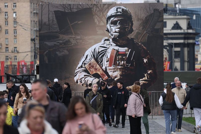 Katonai toborzó plakát Moszkvában