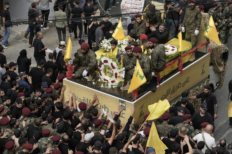 موكب جنازة القيادي في حزب الله إبراهيم عقيل والناشط محمود حمد في الضاحية الجنوبية لبيروت
