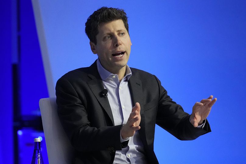 Ficheiro - Sam Altman, CEO da OpenAI, discursa na Cimeira de CEOs da Cooperação Económica Ásia-Pacífico (APEC), a 16 de novembro de 2023, em São Francisco.