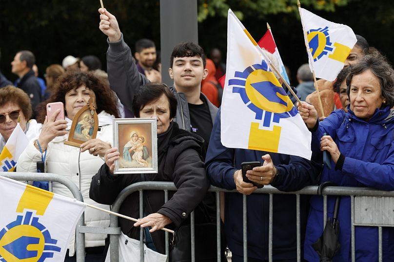 Papa Francis'in Lüksemburg ve Belçika'ya yaptığı dört günlük ziyaretin ilk gününde Lüksemburg'daki Place de Metz, 26 Eylül 2024. 