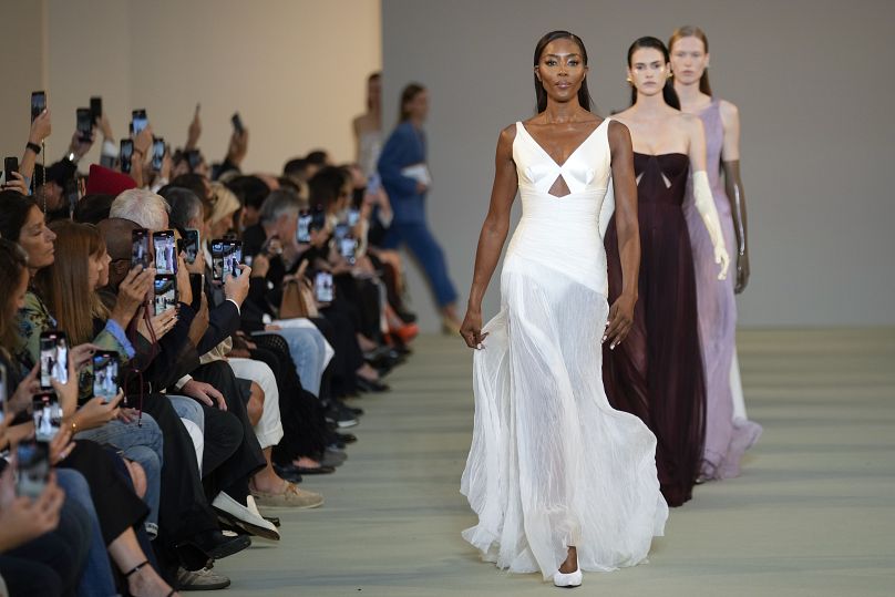 Naomi Campbell porte une création de la collection Del Core printemps-été 2025, présentée à Milan, Italie, le mercredi 18 septembre 2024.