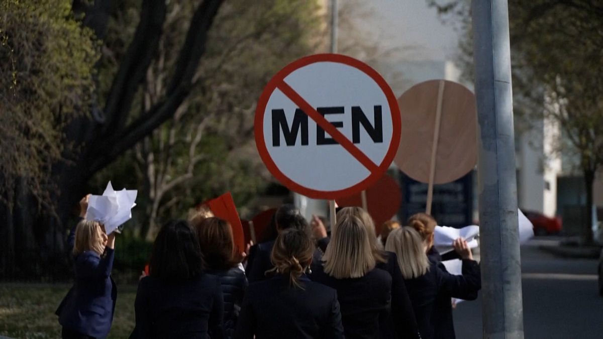 Video. Tasmanian court excludes men from women-only exhibition