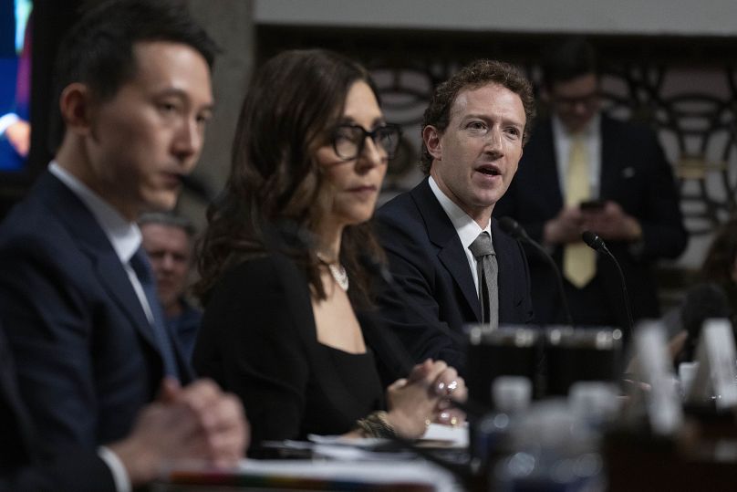 Le PDG de Meta, Mark Zuckerberg avec le PDG de TikTok, Shou Zi Chew, et la PDG de X, Linda Yaccarino, lors d'une audition au Capitole à Washington, le mercredi 31 janvier 2024