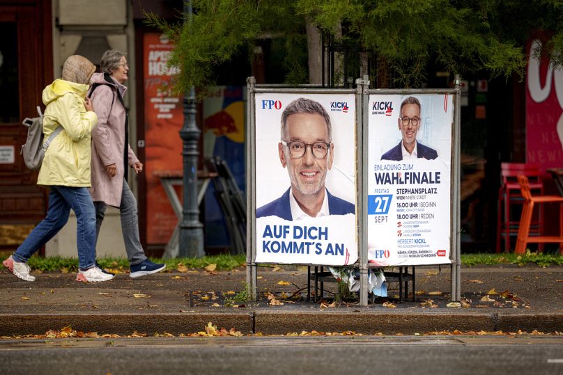 I manifesti di Herbert Kickl, leader del Partito della Libertà austriaco, a Vienna, Austria, 27 settembre 2024