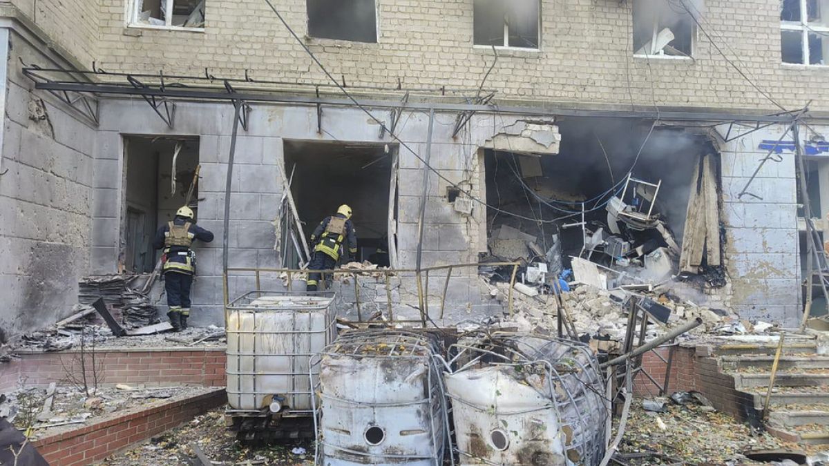 Les frappes aériennes russes sur un centre médical font au moins neuf morts dans la ville de Soumy, dans l'est du pays