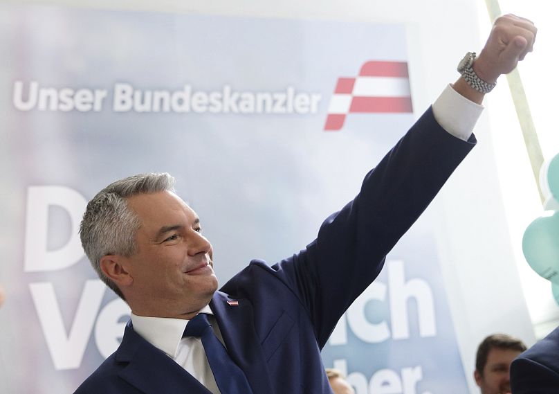 El canciller austriaco Karl Nehammer, del Partido Popular, asiste a su último mitin electoral en Viena, el 27 de septiembre de 2024.