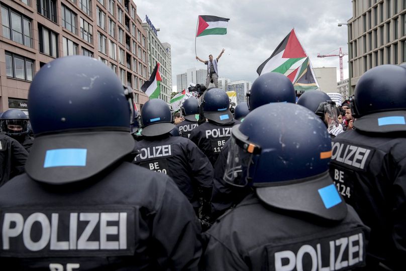 Immer wieder führen pro-palästinensische Demonstrationen zu Ausschreitungen auf den Straßen Berlins.