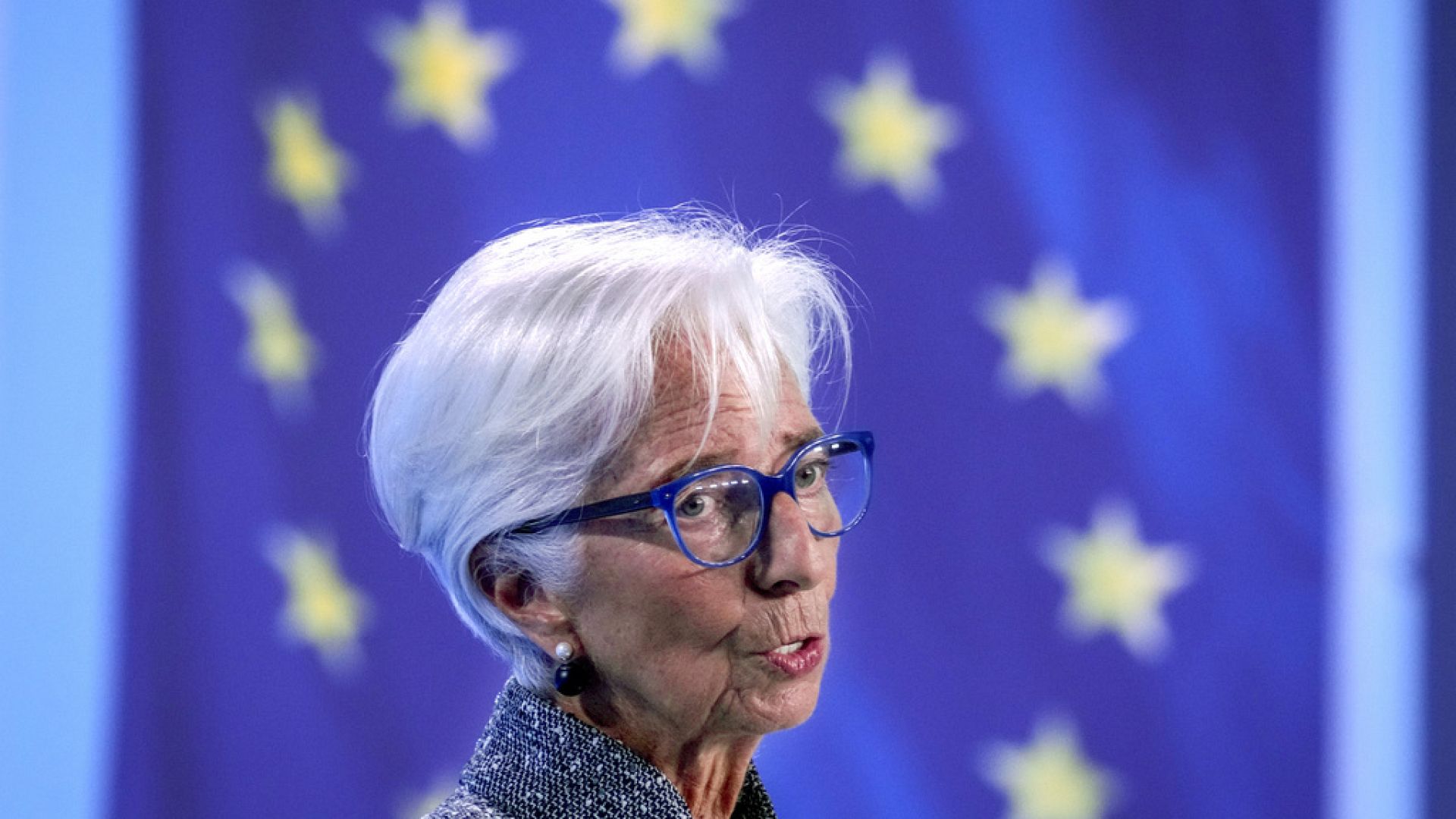 No, Christine Lagarde doesn't want to scrap cash to fight climate