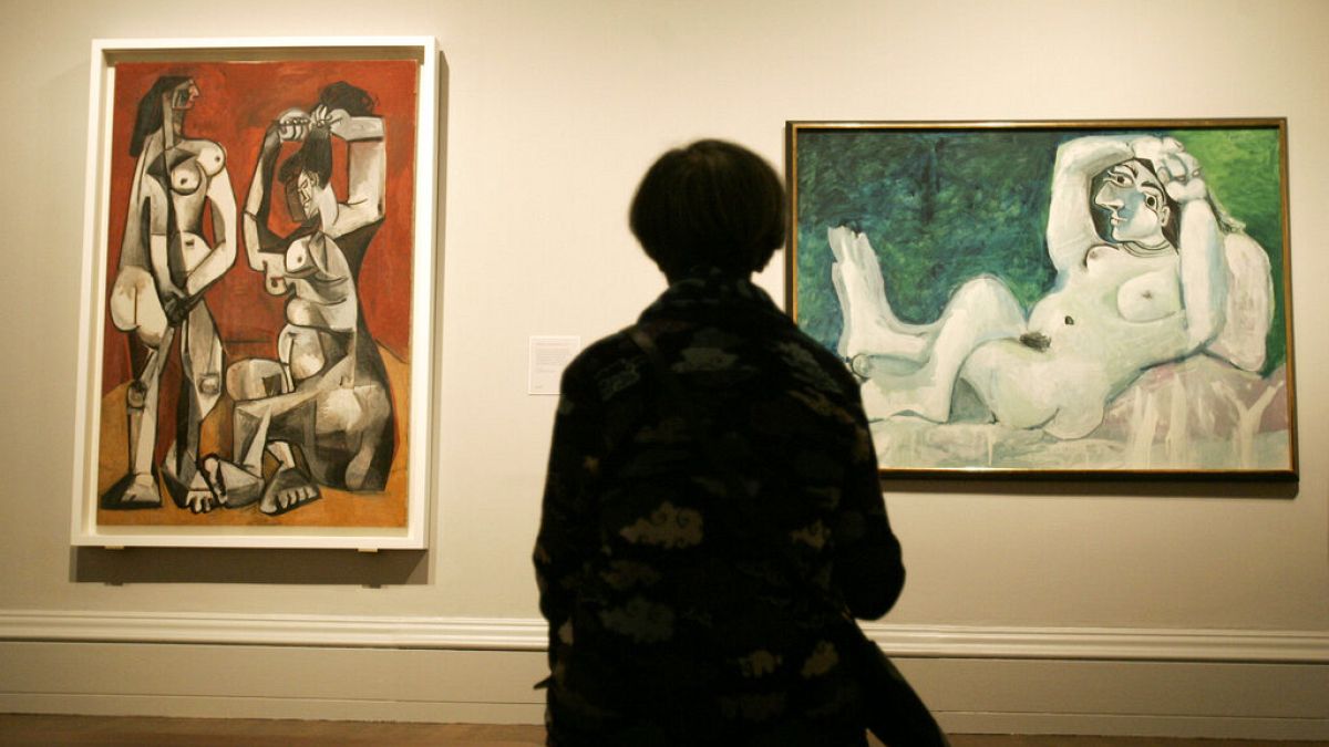 A junk dealer in Pompeii keeps a Picasso painting in his living room for 50 years without knowing it
