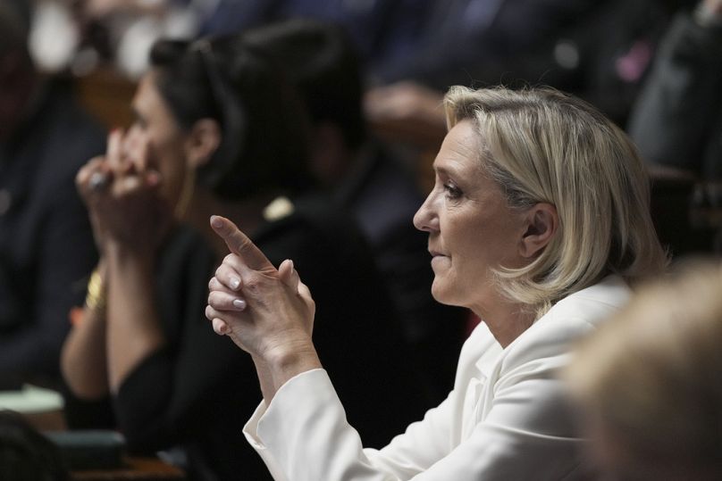 La leader dell'estrema destra francese Marine Le Pen durante il discorso del primo ministro Michel Barnier all'Assemblea nazionale, Parigi, 1 ottobre 2024