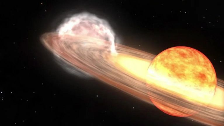 A red giant star and white dwarf orbit each other in this animation of a nova similar to T Coronae Borealis. 