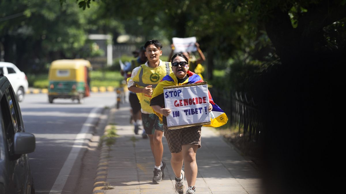 Video. Tibetans protest outside China’s embassy in India