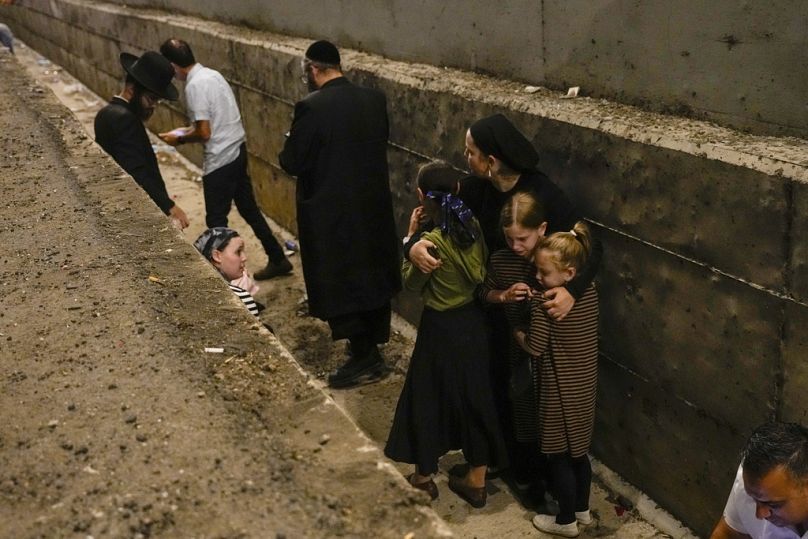 پناه گرفتن شهروندان اسرائیل در پی حمله موشکی ایران