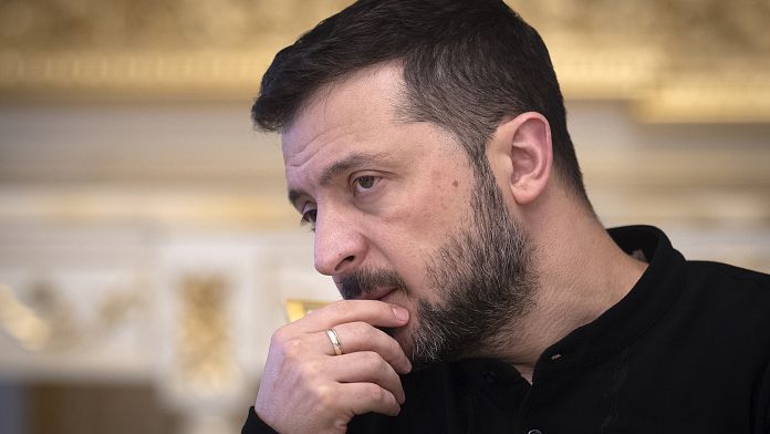 Guerra in Ucraina, Zelensky a caccia di aiuti al Forum internazionale delle industrie della difesa