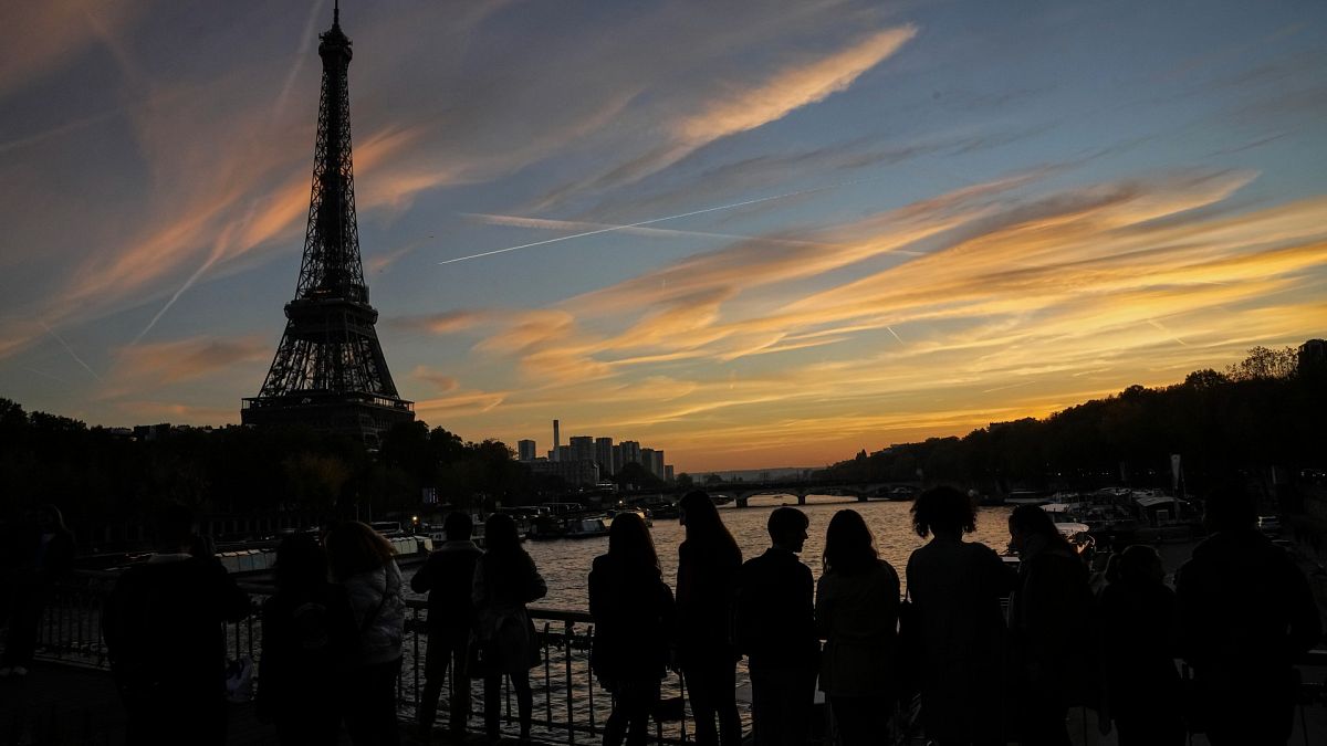 France sells €12bn worth of bonds in last auction before budget