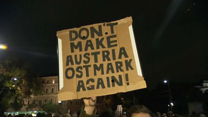 Austria, 25mila persone in piazza a Vienna contro coalizione di governo con estrema destra di Fpö