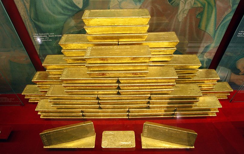 سبائك ذهب تزن طناً واحداً معروضة في قبو في البنك المركزي التشيكي في براغ، جمهورية التشيك. سجل سعر الذهب رقماً قياسياً جديداً يوم الاثنين 22 أغسطس 2011
