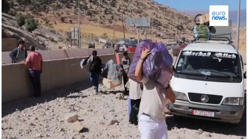 استخدم عشرات الآلاف من الأشخاص الطريق السريع للفرار من القصف الإسرائيلي، منطقة المصنع الحدودية في شرق لبنان مع سوريا، 2024