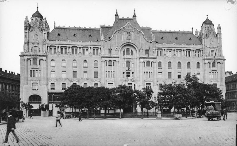 A Gresham-palota 1907-ben az előtte elterülő Ferenc József térrel 