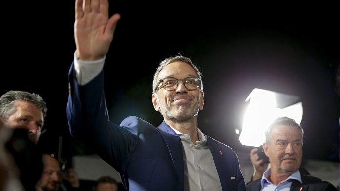 Austria, il leader dell'estrema destra Kickl a colloquio dal Presidente per formare nuovo governo