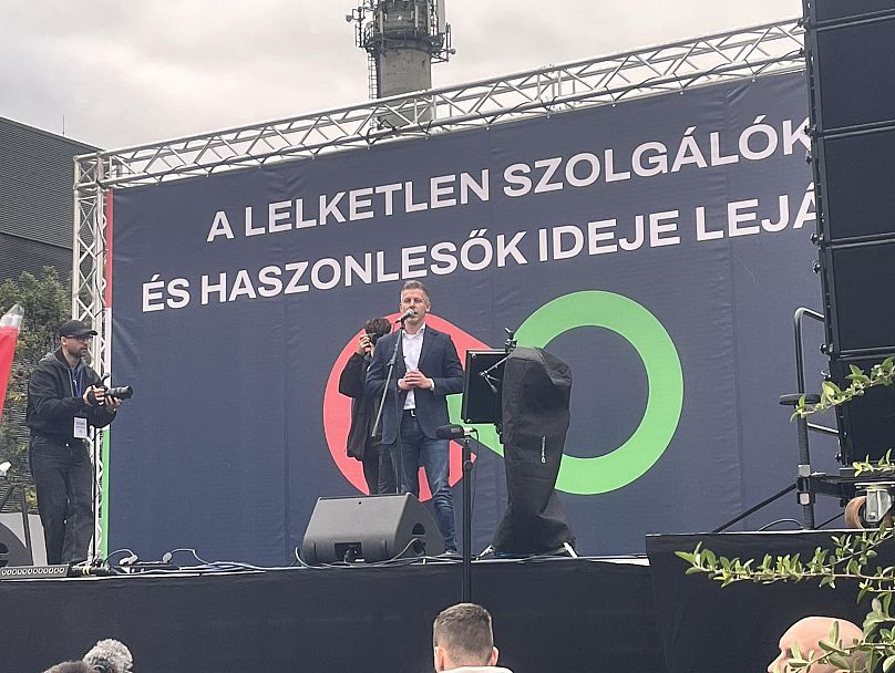 Magyar Péter a TISZA Párt tüntetésén az MTVA székháza előtt