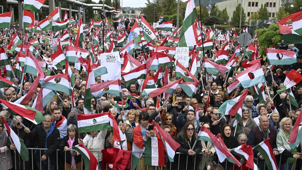 Thousands Protest in Hungary Demanding Confrontation of the "Propaganda Machine" Used by the Government