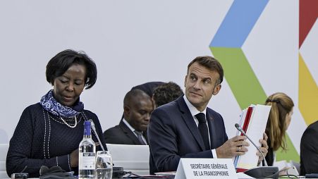 Le président français Emmanuel Macron assiste à la première séance de travail du 19e Sommet de la Francophonie à Paris, le 5 octobre 2024.