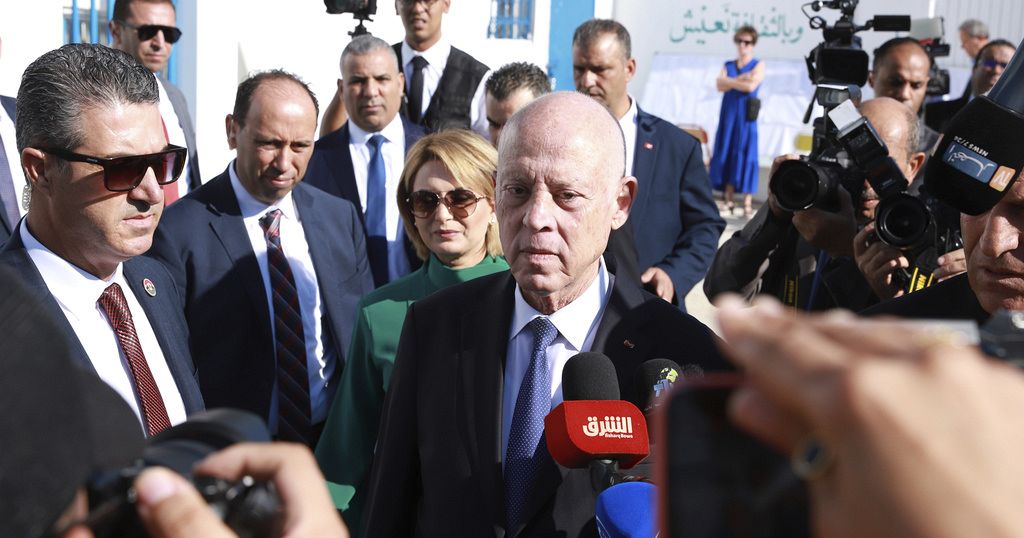 Tunisians head to the polls to vote in presidential election, opposition calls for boycott