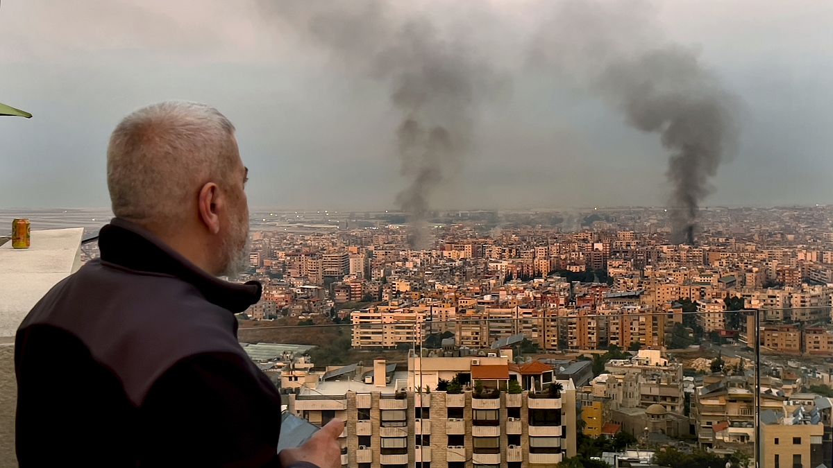 غارة إسرائيلية على مسجد في غزة تقتل 26 فلسطينياً وتصعيد القصف على الضاحية الجنوبية في بيروت