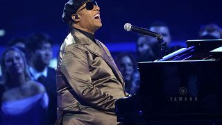 Show grandiose pour le 50ᵉ anniversaire des American Music Awards