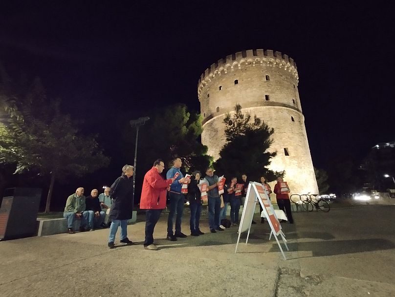 Σιωπηρή συγκέντρωση στον Λευκό Πύργο από μέλη της πρωτοβουλίας «Πορεία της Ζωής» 