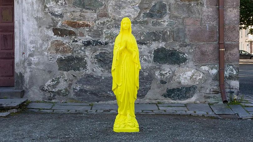 Katharina Fritsch'in "Madonnenfigur," isimli eseri.