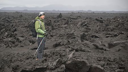 Član posade Artemisa II planinari tijekom NASA-ine geološke obuke na Islandu