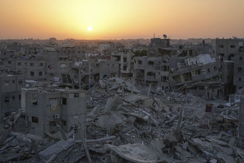 الدمار الذي خلفه الهجوم الجوي والبري الإسرائيلي في خان يونس، قطاع غزة، الجمعة، 13 سبتمبر/أيلول 2024