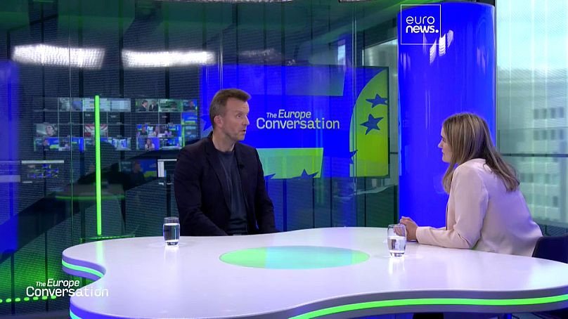 Shona Murray (re.) im Gespräch mit Jacob F. Kirkegaard