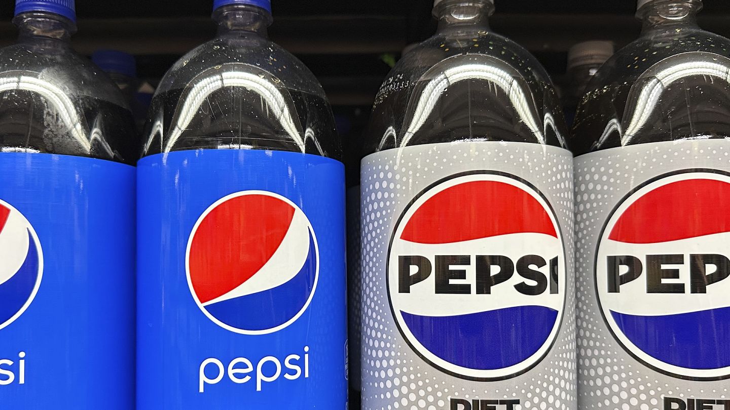PepsiCo lowers revenue forecast as consumers cut back | Euronews