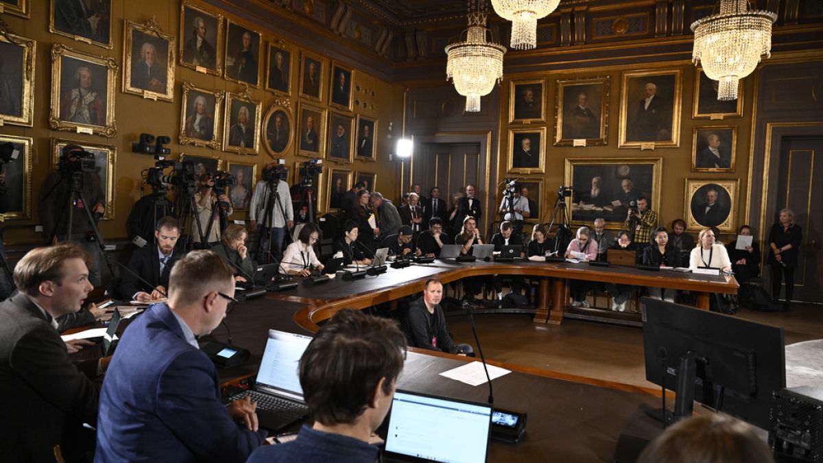 Le prix Nobel de chimie attribué aux Américains D. Baker et J. Jumper et au Britannique D. Hassabis