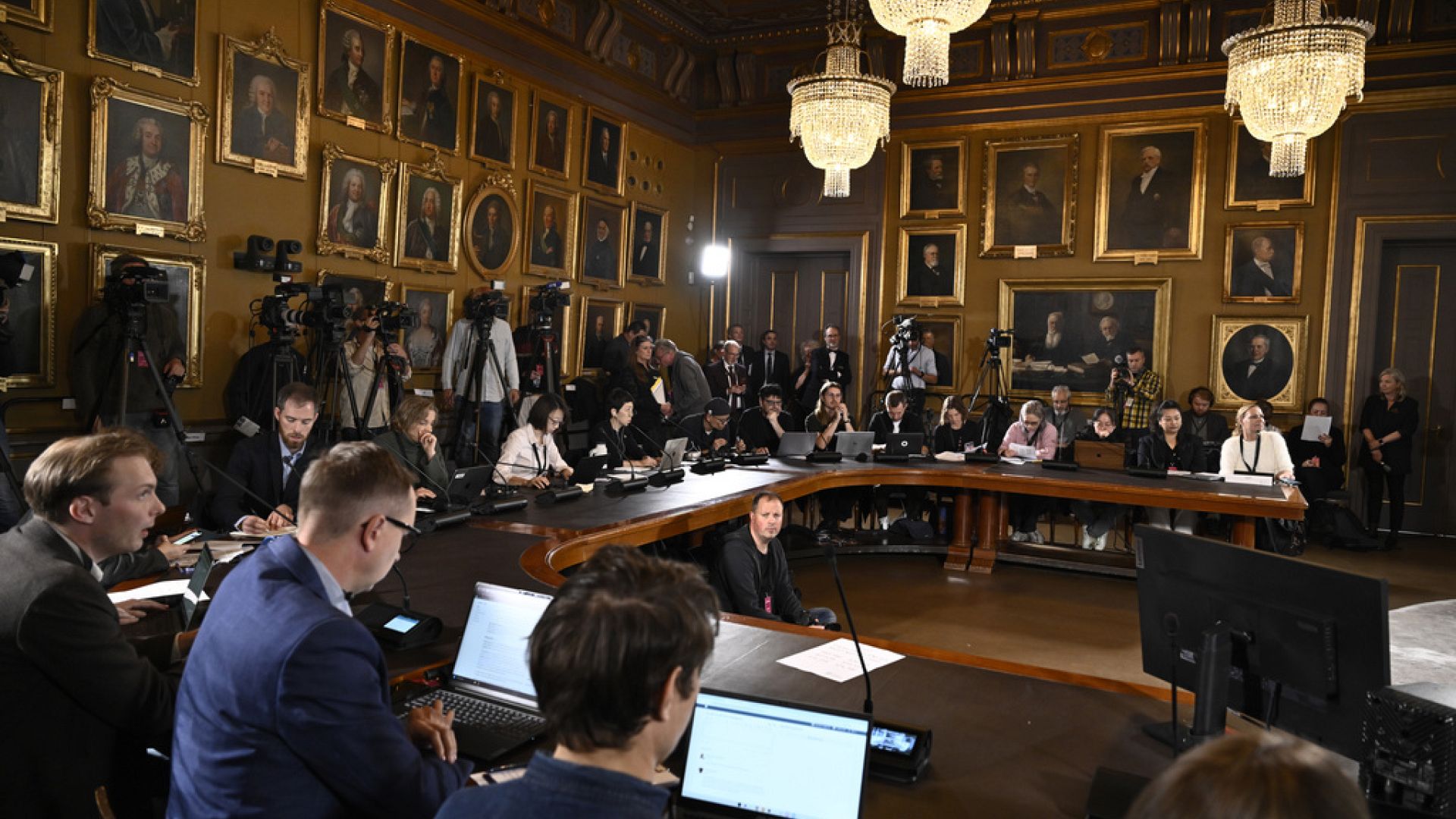 Le Prix Nobel De Chimie Attribué Aux Américains D. Baker Et J. Jumper ...