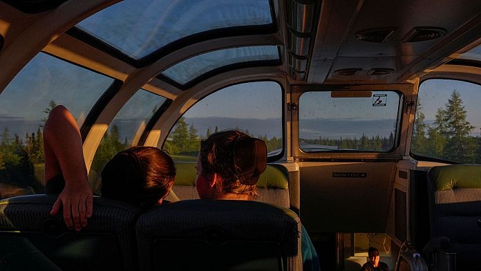 Au Canada, un périple en train de 45 heures à travers les forêts, avec vue sur les aurores boréales