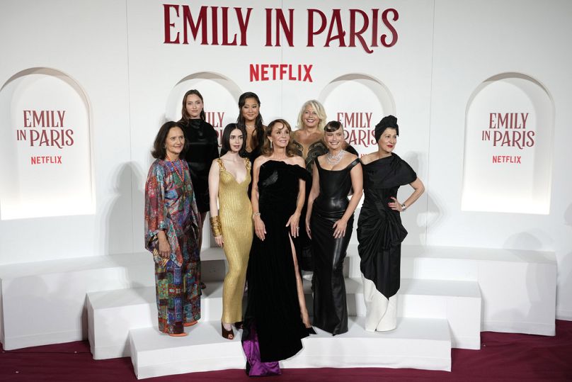 Les acteurs de « Emily in Paris » posent avant la première à Rome, mardi 10 septembre 2024.