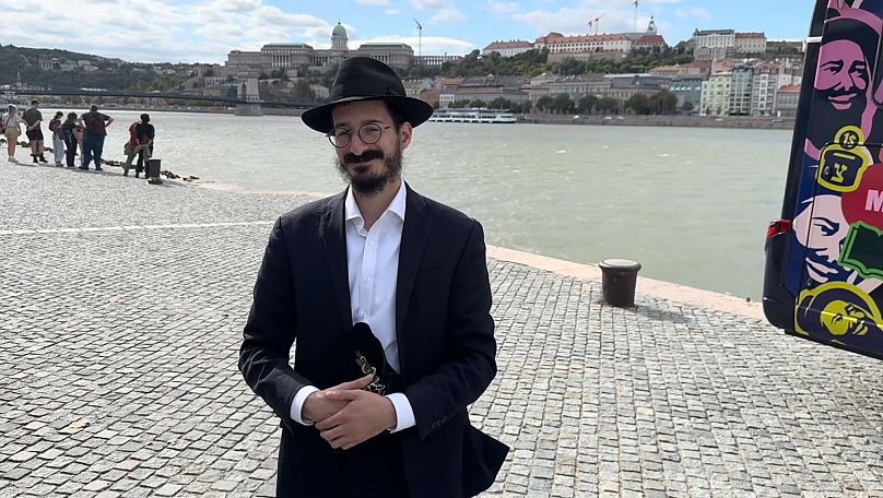 A rabbik bárkivel szívesen beszélgetnek