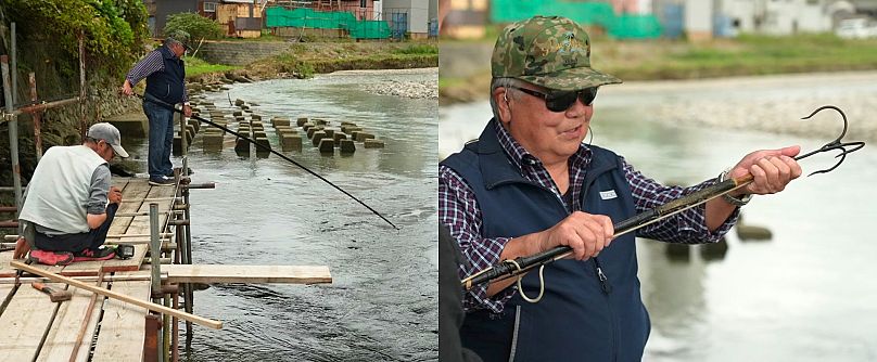 El pescador Eikatsu Hirakata pesca en el río Okawa de Murakami y muestra su anzuelo kagi, fabricado por él mismo