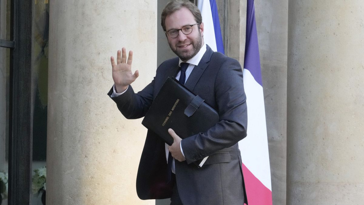 French government unveils unprecedented budget cuts for 2025