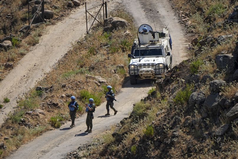 Casques bleus de l'ONU (FINUL) le long du côté libanais de la frontière avec Israël, vus d'Israël, jeudi 6 juillet 2023. 