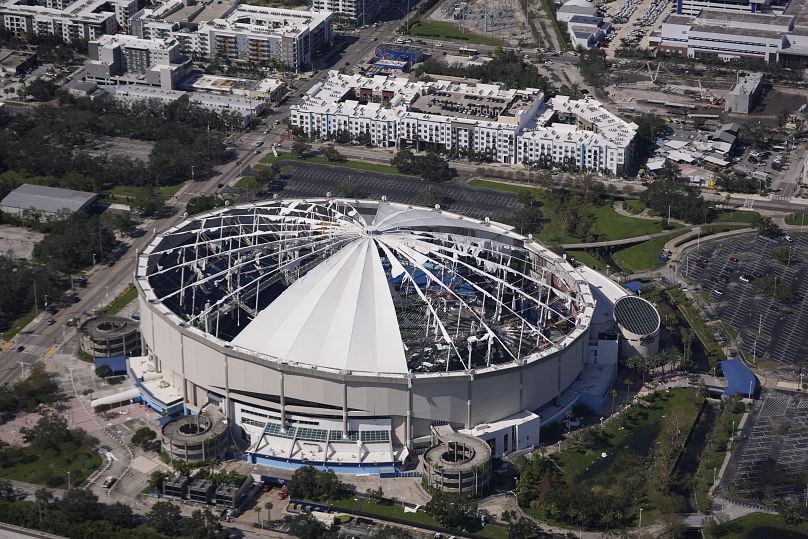 A Tropicana Dome baseballstadion a Milton pusztítása után