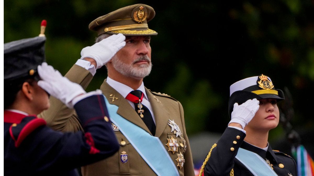 A pesar de los cielos tormentosos, las celebraciones del Día Nacional de España siguen siendo todo un espectáculo