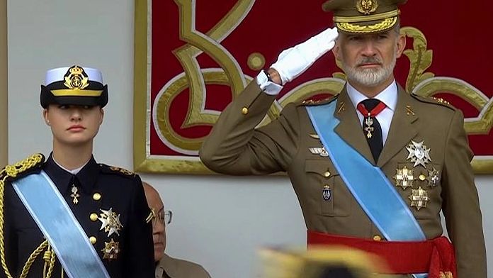 Festa nazionale in Spagna: a Madrid la parata militare, ma la pioggia rovina i programmi